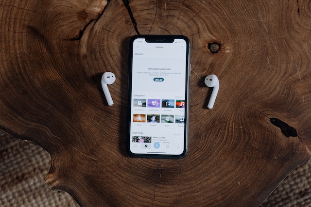 3D Audio Airpods? Das sind keine brandneuen Kopfhörer von Apple. Stattdessen versteht man darunter eine ganze Technologie an Soundsystemen.