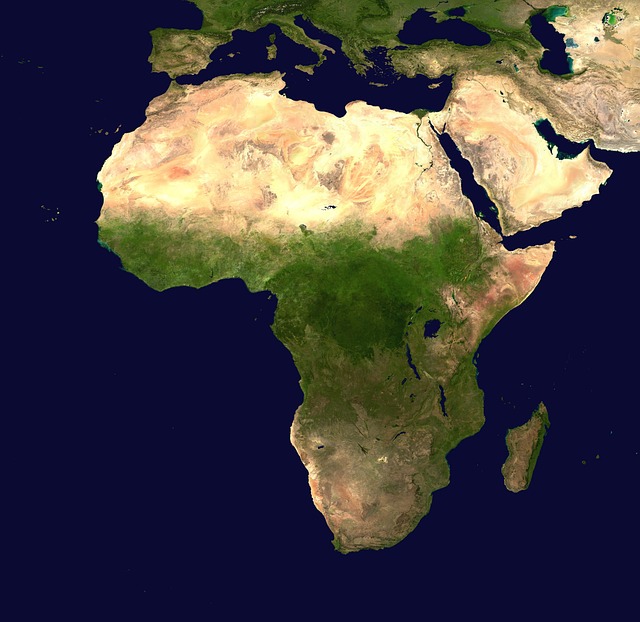 Afrikanisches Blasinstrument: Kommt aus Afrika her und wird dort gespielt.