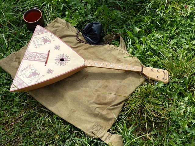 Die Balalaika ist ein russisches gitarrenähnliches Instrument.