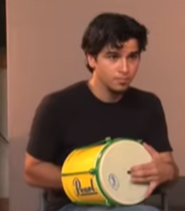 Die Cuica ist eines der brasilianischen Instrumente (Perkussion)