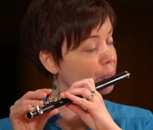 Piccolo ist eines der Musikinstrumente mit 7 Buchstaben. Abgesehen dafür, dass sie so kurz ist, unterscheidet sie sich gar nicht so sehr von der Querflöte ...