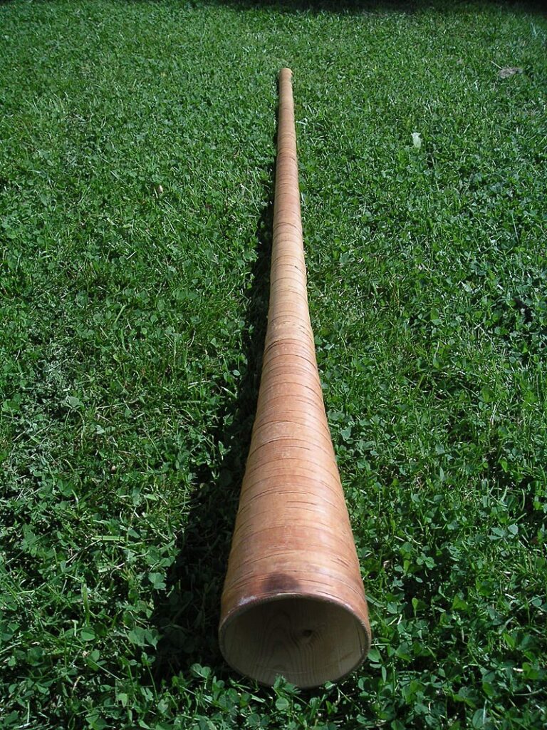 Die Lur zählt zu den seltenen Instrumenten, kann auch ganz viele Formen haben, je nach Modell.
