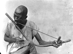 Alte Instrumente Musikbogen, 2. afrikanischer Spierler