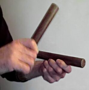 Hartholzstäbchen Instrument. So hält man Claves!