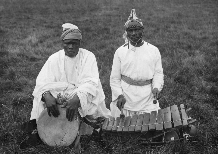 Diese Männer spielen das Balafon Instrument!